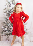 dievčenské šaty zdobené krajkou červené