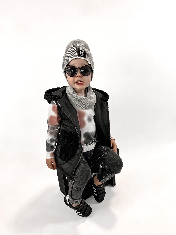 detská zateplená vesta s kapucňou čierna