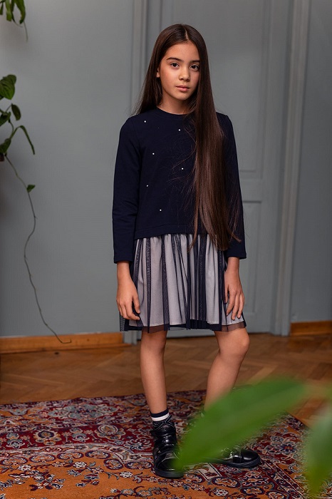 dievčenské úpletové šaty s perlami tmavomodré