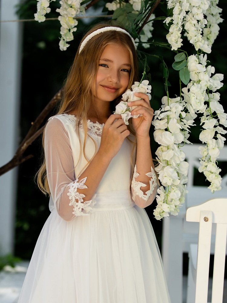 dievčenské šaty s jemnou čipkou na 1. sv. prijímanie ecru
