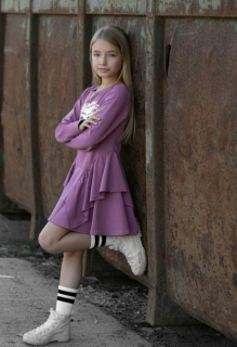 dievčenské šaty s potlačou vresové
