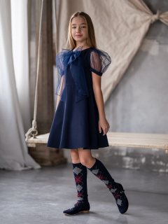 dievčenské zvonové šaty s tylovými rukávmi tmavomodré