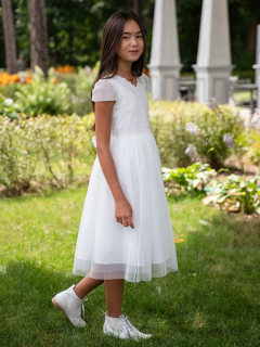 dievčenské šaty s ozdobným výstrihom na 1. sv. prijímanie ecru
